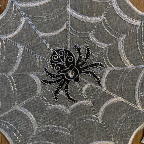 SECRET CELEBRITY SPIDER WEB TRIO TABLE RUNNER 14 X 36 INCHES - Picture 3 of 6
